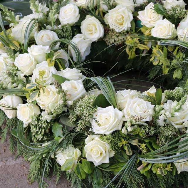 Realizamos ramos, centros y coronas funerarias en Lugo