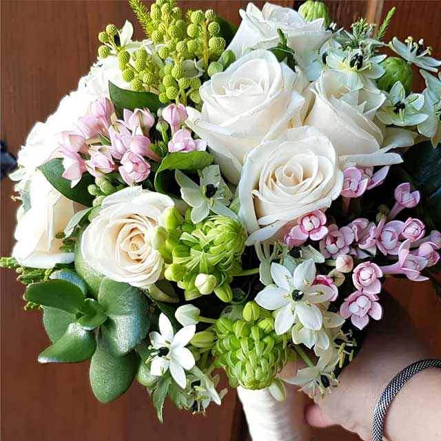 Realizamos todo tipo de composiciones florales