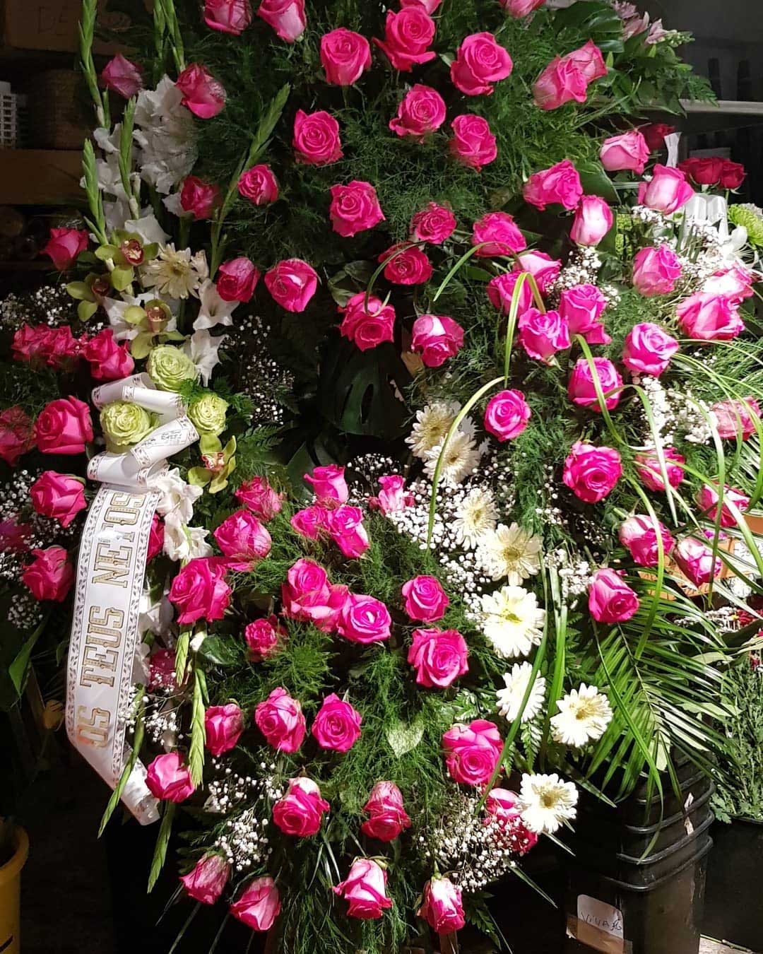 Algunas de las flores que componen nuestros ramos, centros y coronas funerarias